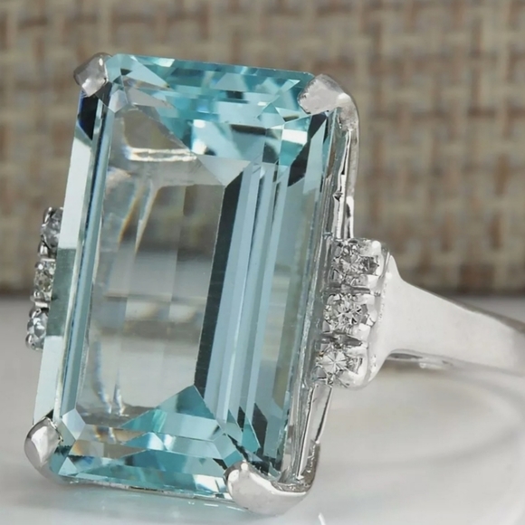 Independent Jewelry - Gorgeous Emerald Cut Simulated Aquamarine Ring